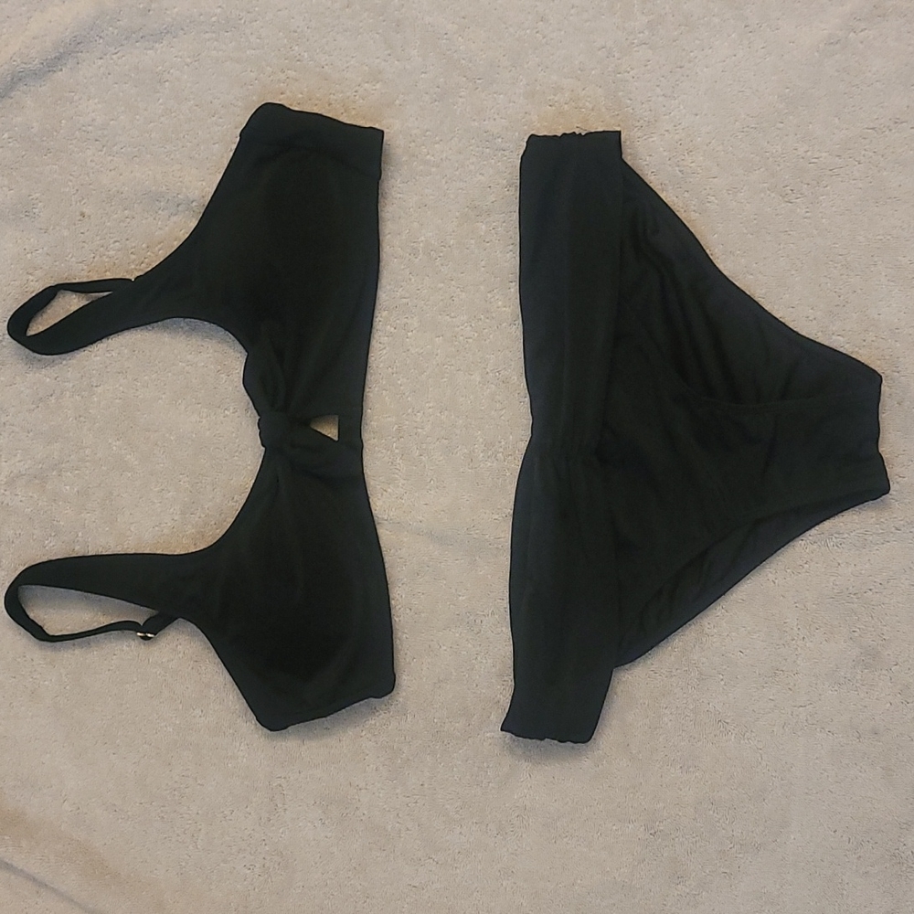 Black bikini